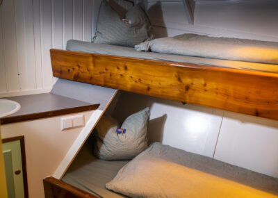 Comfortabele tweepersoonshutten op taal ship Iris