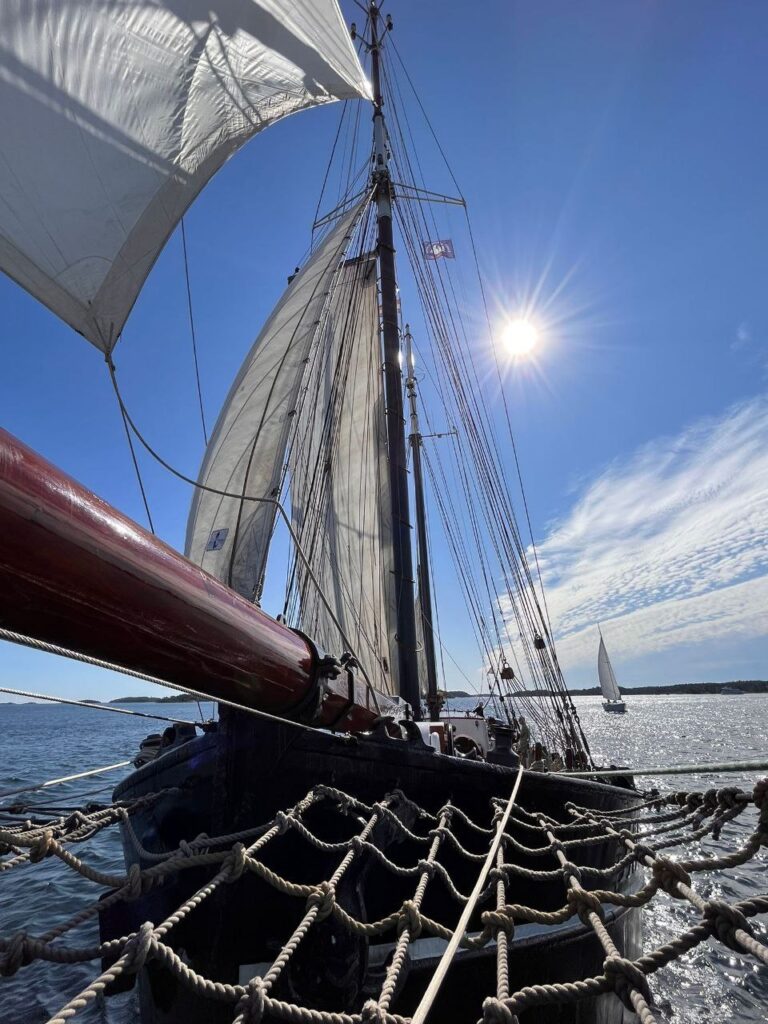 Zeilen met tallship Iris op de Oostzee