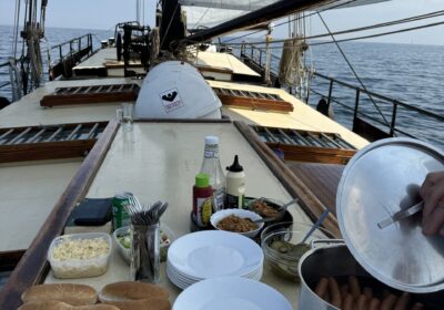 Lunch op het dek van de Pegasus