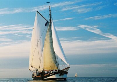 Meezeilreizen op platbodemschip Pegasus