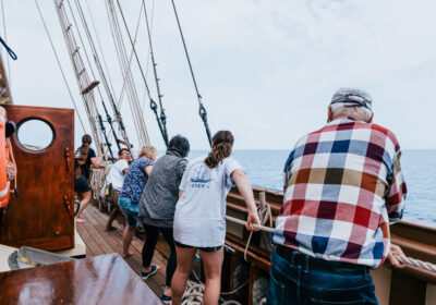 Zeil zetten op tallship Florette