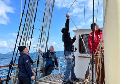 Actief zeilen op hooge zee
