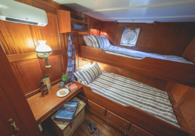 De Tweepersoonshutten op het zeilschip Blue Clipper