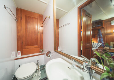 Ensuite badkamer op zeilschip Blue Clipper