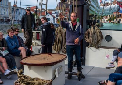 Zeiluitleg aan boord van de Elegant