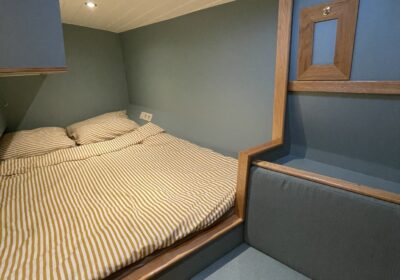 Quadra_tweepersoonsbed-2 Accommodatie tijdens een zeilvakantie op schoener Quadra