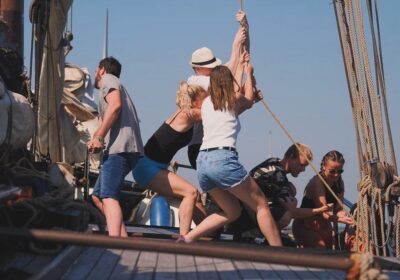 Nil-Desperandum-Actief-meezeilen Zeil zetten op driemastschoener Nil Desperandum