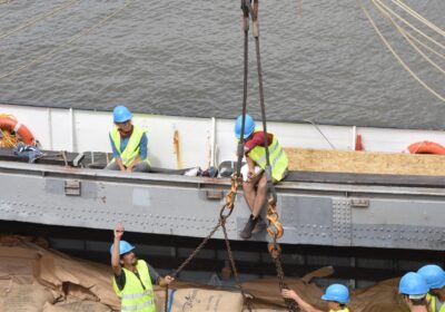 avontuur-laden-lossen Laden en lossen van het vrachtzeilschip Avontuur