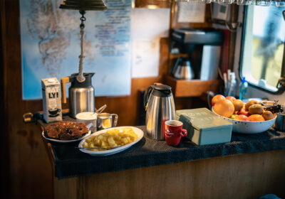 Noorderlicht onboard breakfast at bar interior
