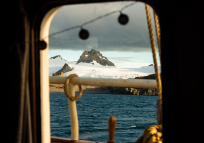 amazone-antarctica Poolexpeditie Antarctica zeiltocht met ongerepte natuur en ijsbergen