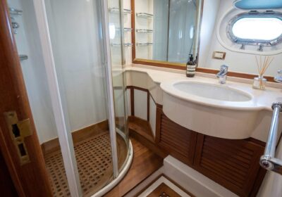 douche-unplugged Douche op expeditiejacht