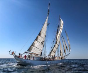 Vrachtzeilschip Avontuur onder zeil