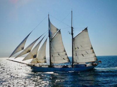 De Avontuur zeilend bij Helgoland