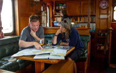 Guests in saloon of Blue Clipper