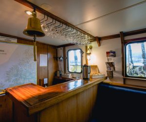 Noorderlicht interior bar onboard