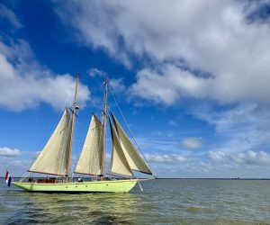 Zeilvakantie op een nieuw opgebouwd schip