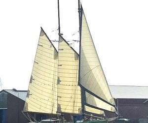 De Quadra met zeilen