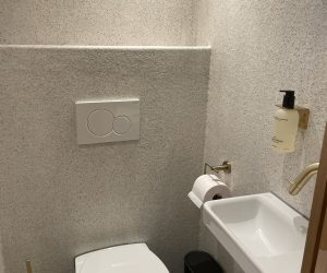 De toilet van zeiljacht Quadra