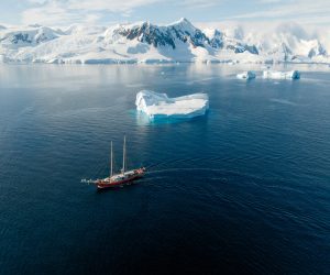 Avontuurlijke zeilreis door Antarctica met stilte, ijsbergen en uitgestrekte oceaan